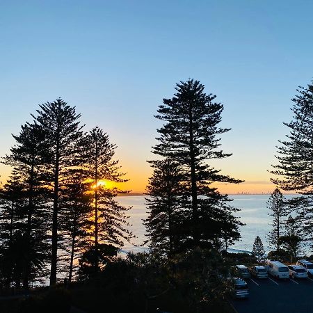 Hotel Rainbow Bay Beachhouse Coolangatta Exterior foto