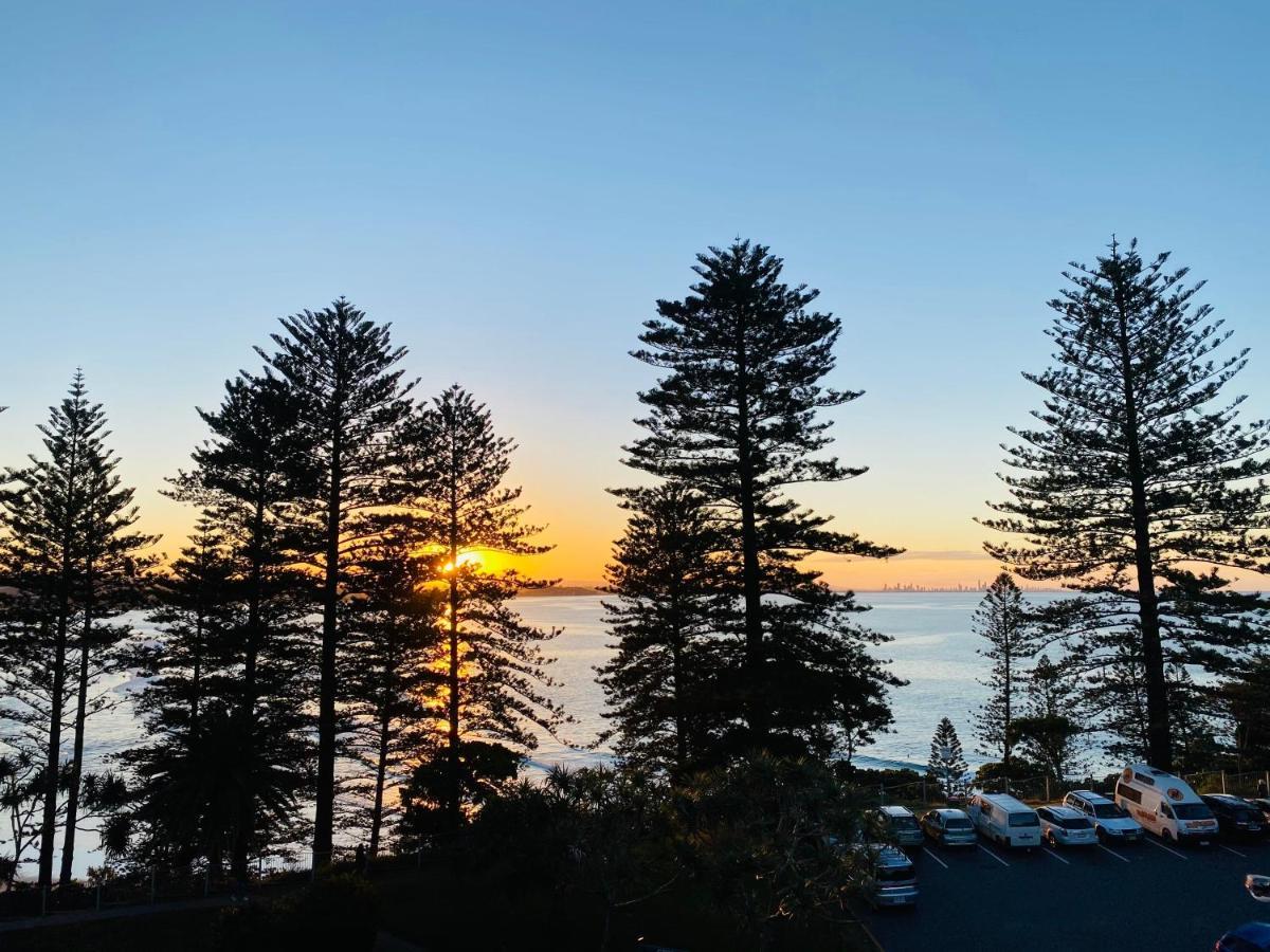 Hotel Rainbow Bay Beachhouse Coolangatta Exterior foto